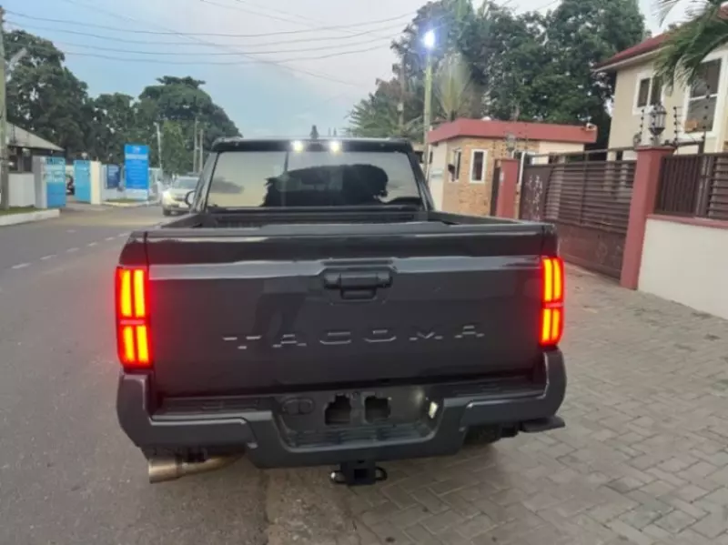 TOYOTA Tacoma   - 2025