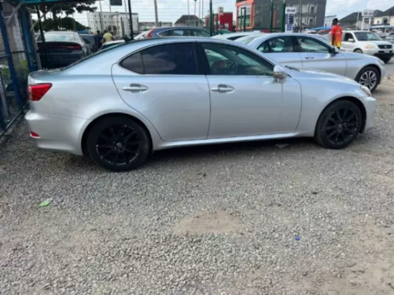 Lexus IS - 2012