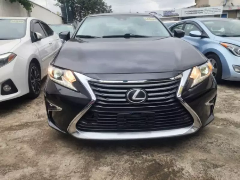 Lexus ES   - 2017