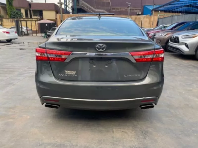 Toyota Avalon   - 2013