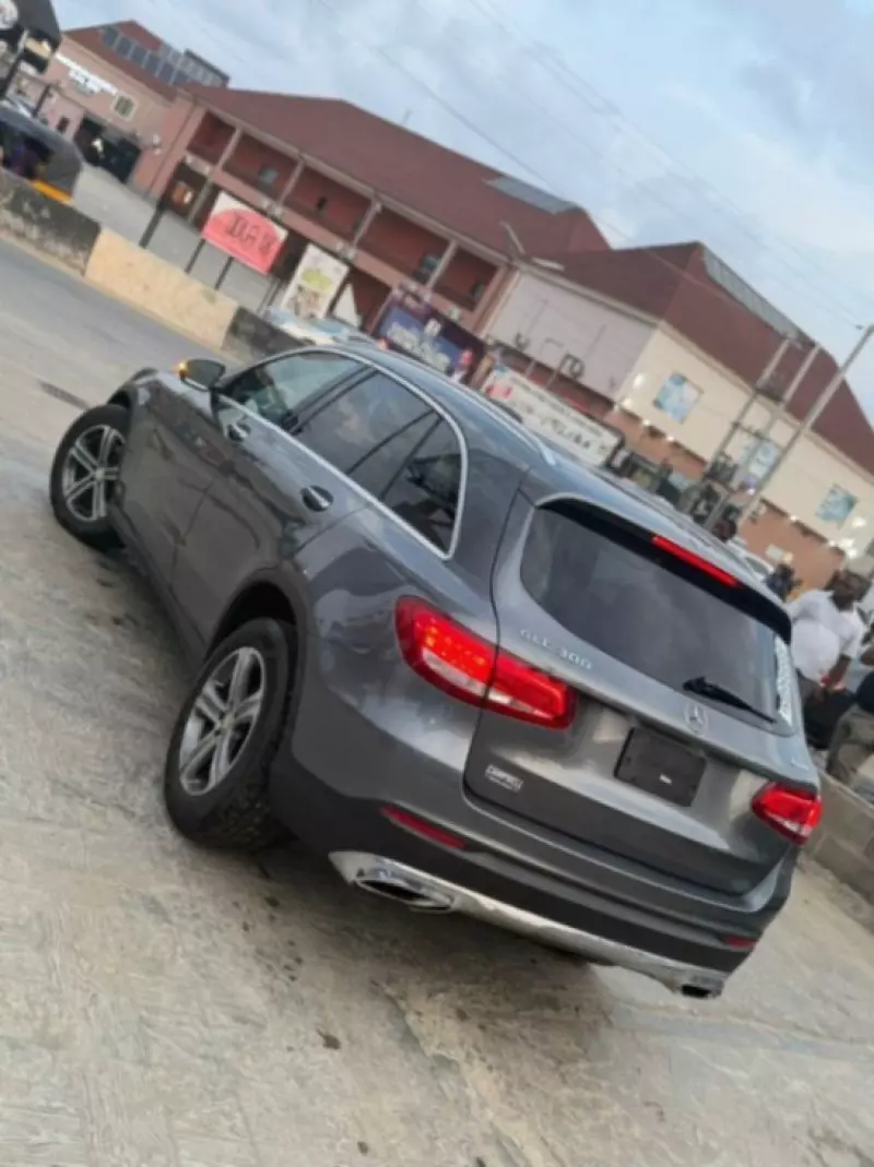 Mercedes-Benz GLC 300   - 2016