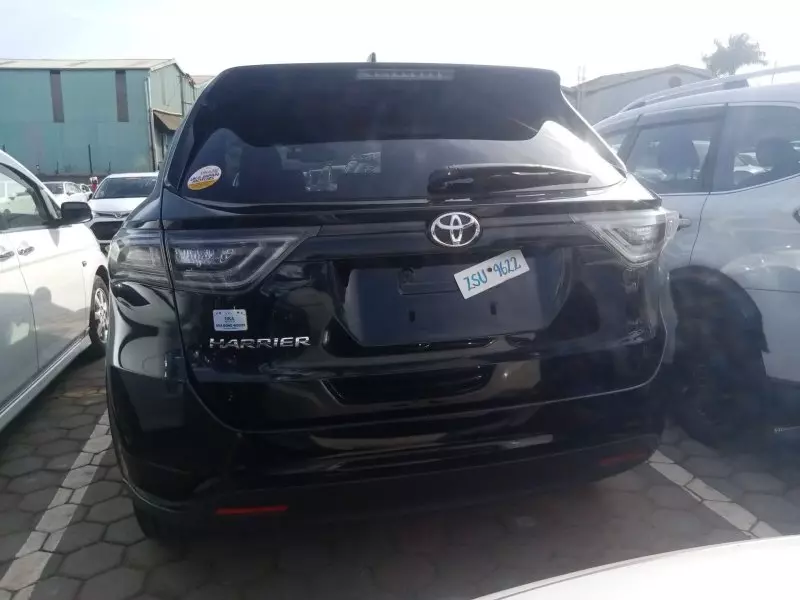 Toyota Harrier   - 2017