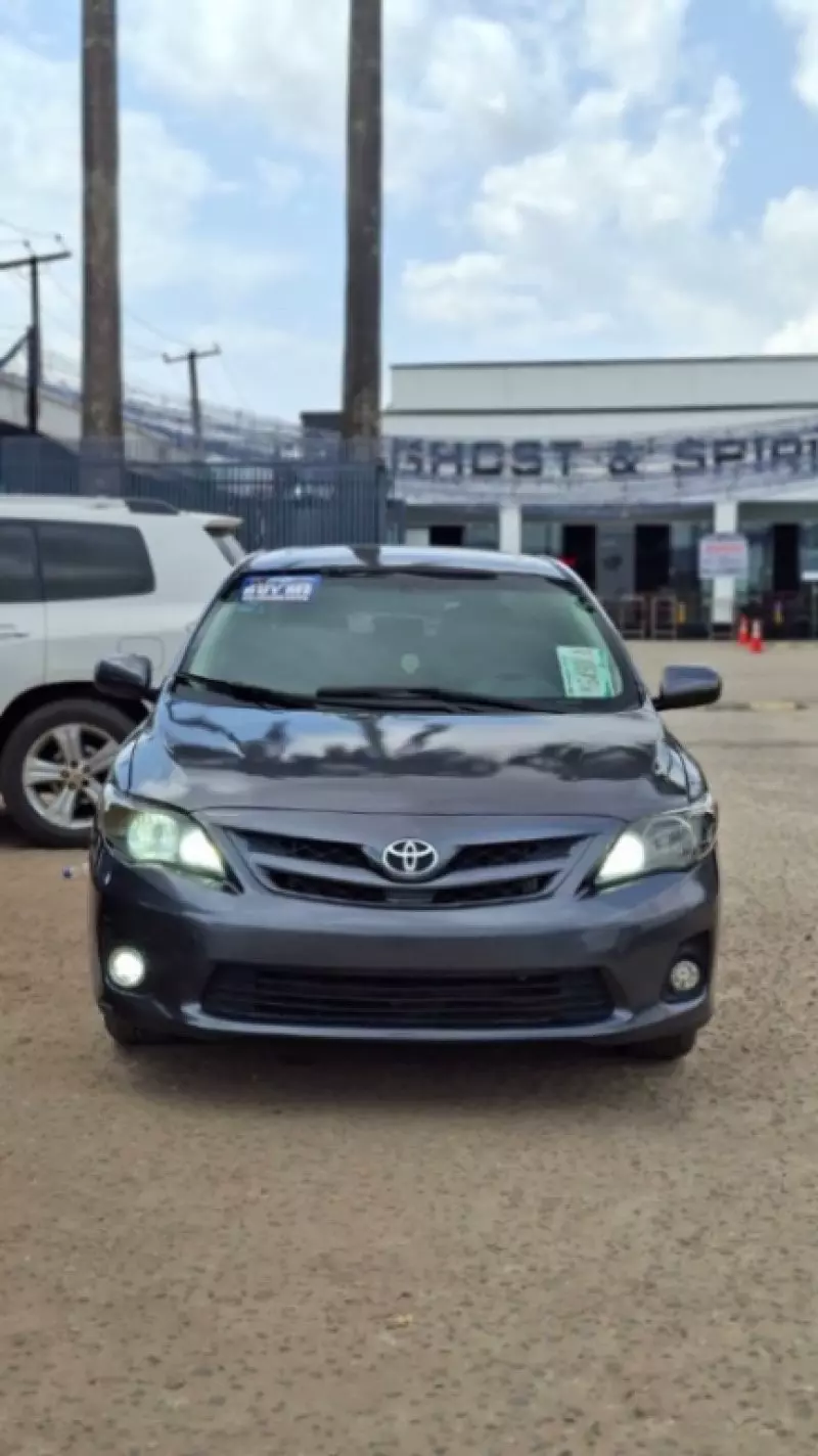 Toyota Corolla   - 2010