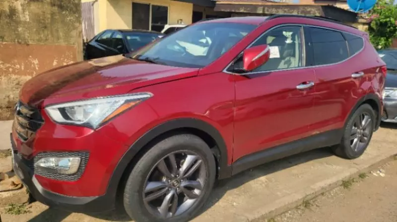 Hyundai Santa Fe   - 2013