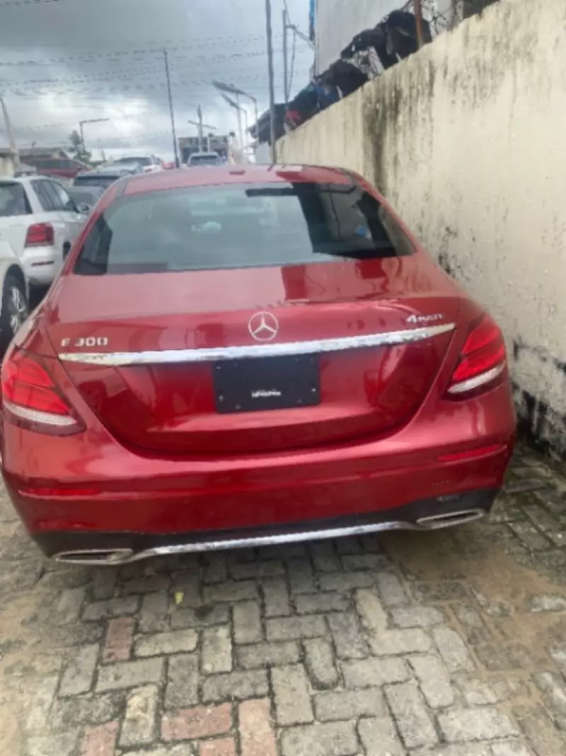 Mercedes-Benz E 300   - 2017