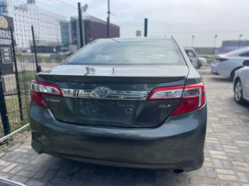Toyota Camry   - 2012