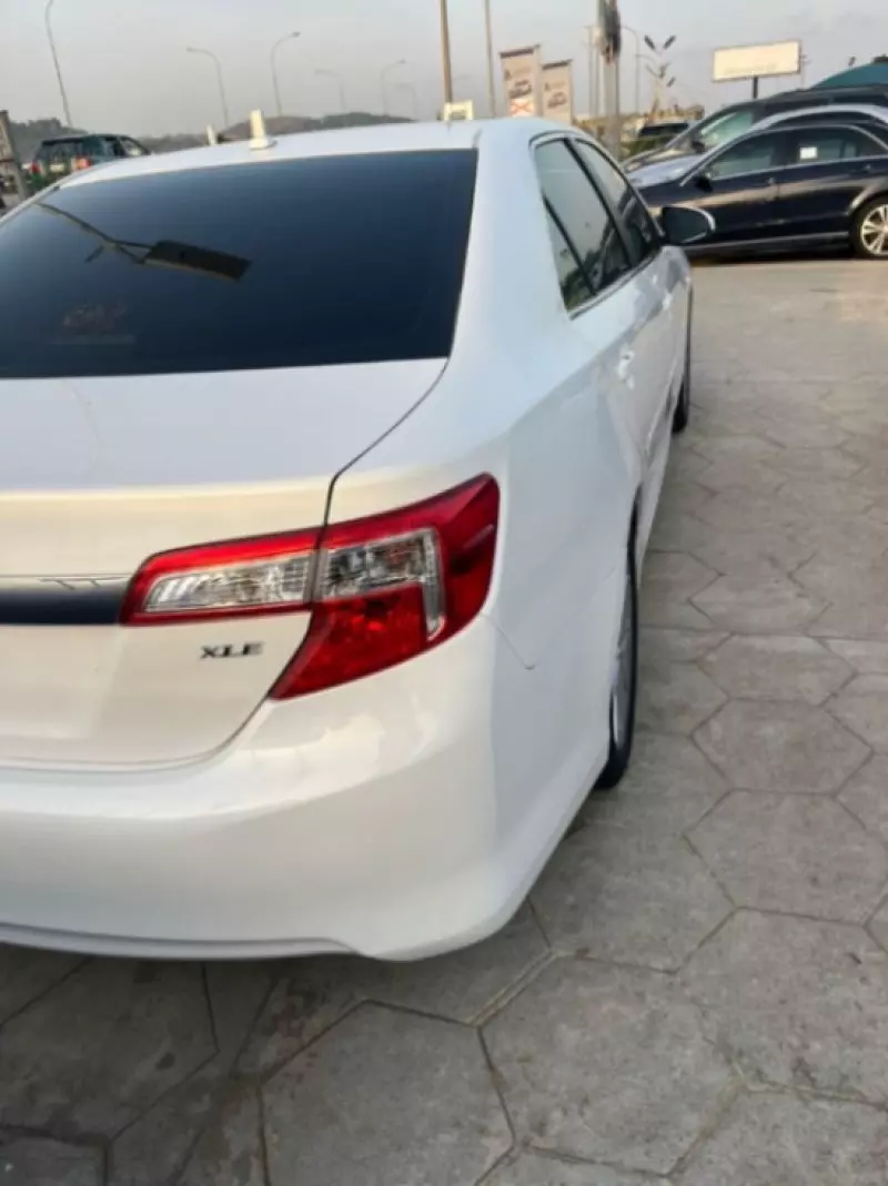 Toyota Camry   - 2012