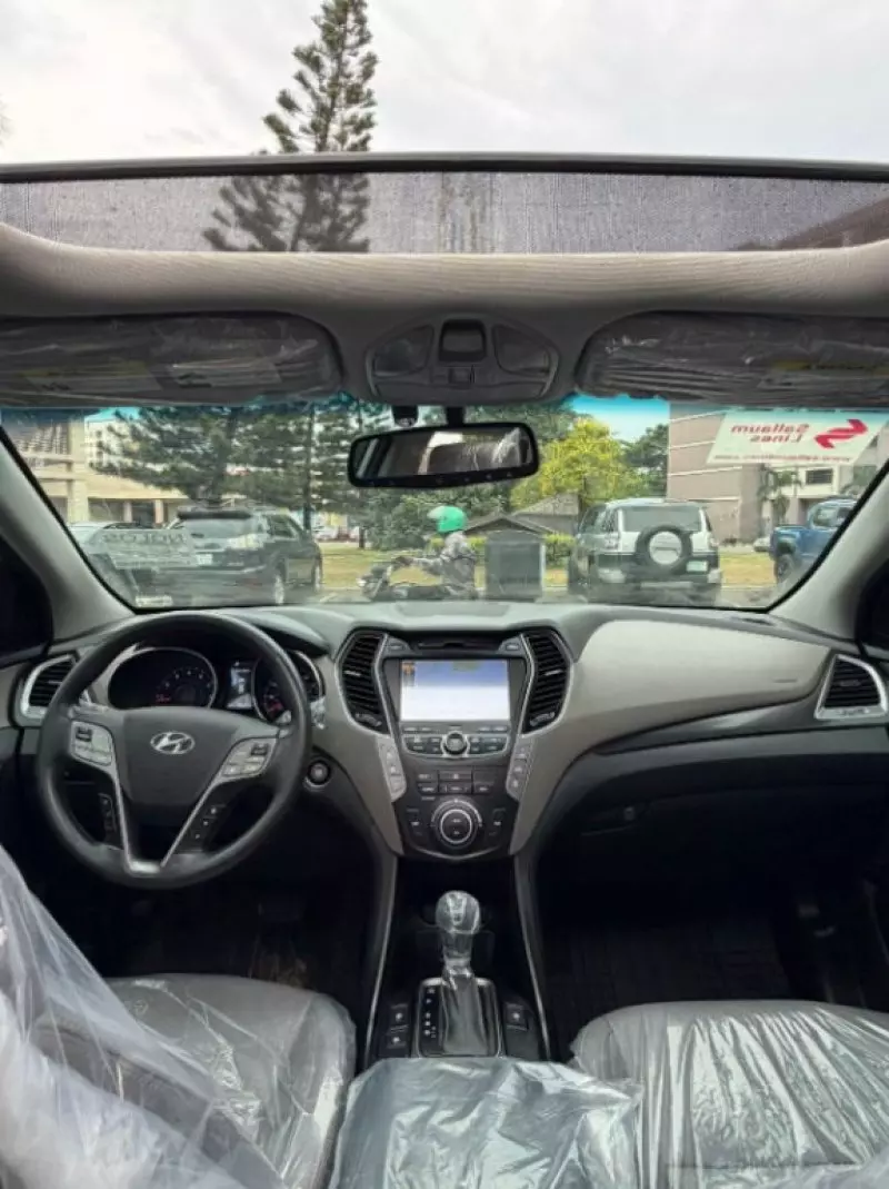 Hyundai Santa Fe   - 2014