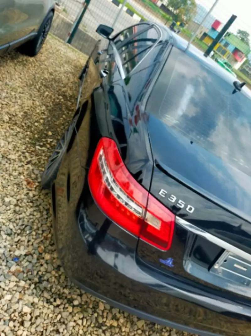 Mercedes-Benz E350   - 2010