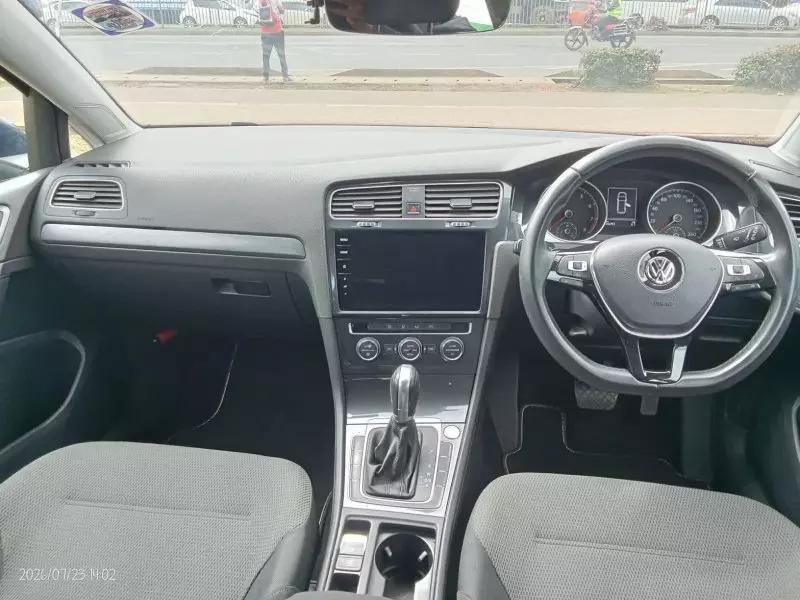 Volkswagen Golf   - 2015