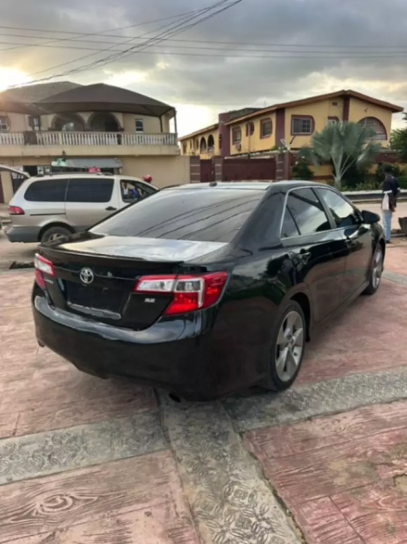 Toyota Camry   - 2012