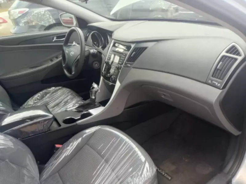 Hyundai Sonata   - 2012