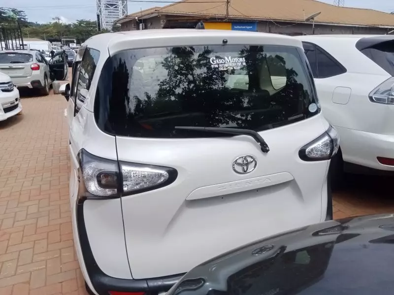 Toyota Sienta   - 2016