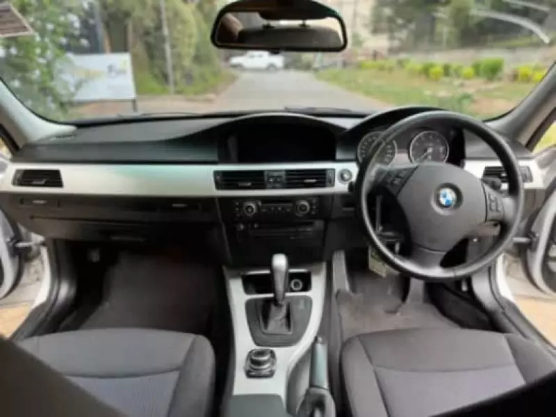 BMW 320i   - 2011