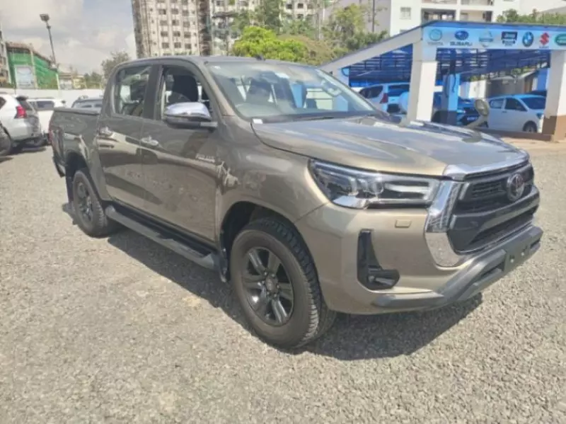 Toyota Hilux   - 2022
