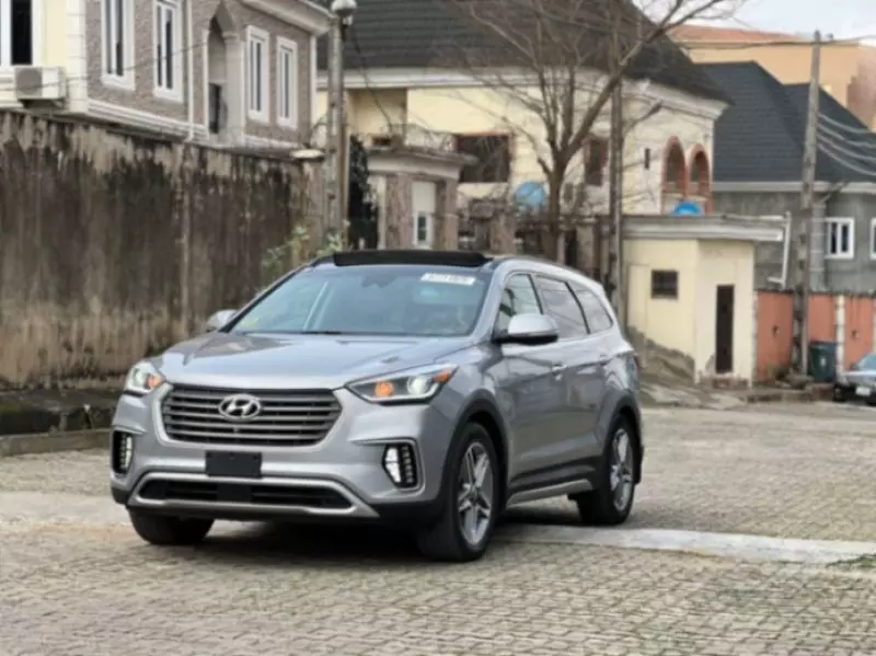 Hyundai Santa Fe   - 2017