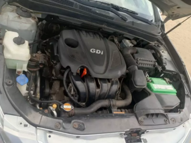 Hyundai Sonata   - 2012