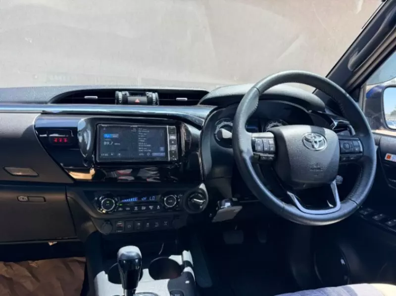 TOYOTA Hilux - 2019