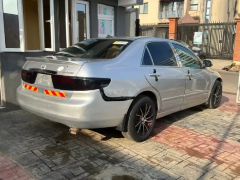 Honda Accord   - 2005