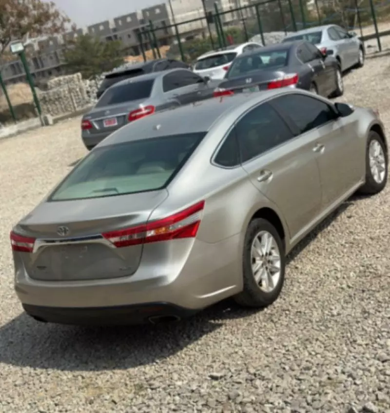 Toyota Avalon   - 2015