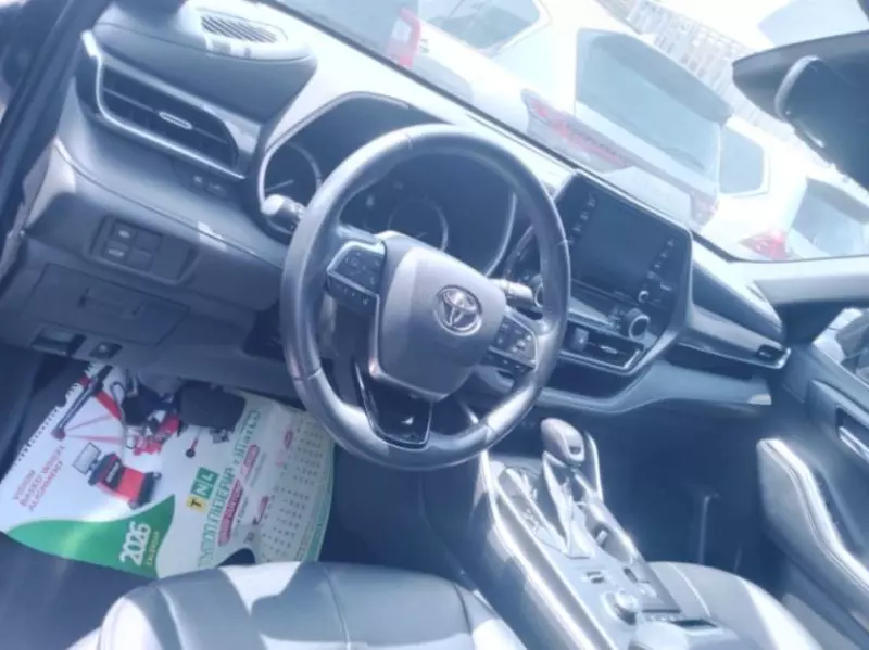 Toyota Highlander   - 2021