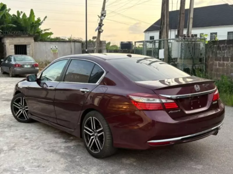 Honda Accord   - 2017