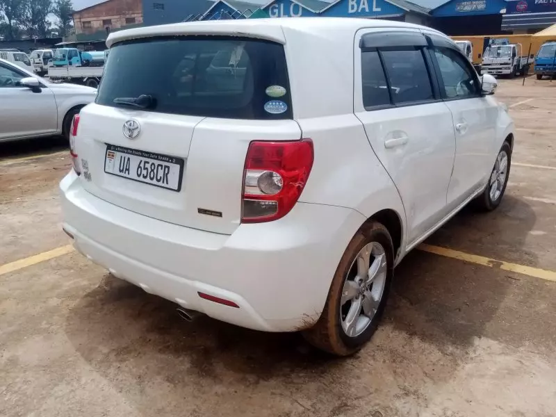 Toyota Ist    - 2011