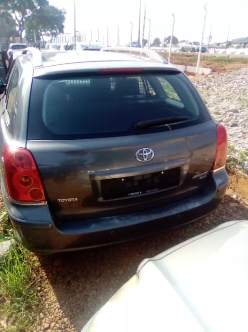 Toyota Avensis   - 2005