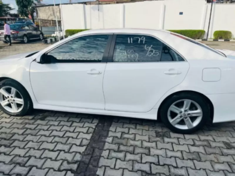 TOYOTA Camry   - 2012