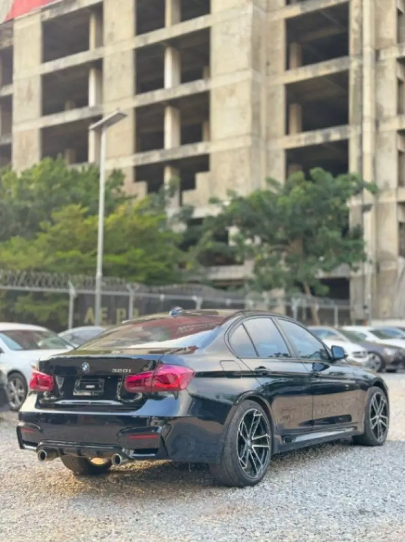 BMW 320i   - 2015