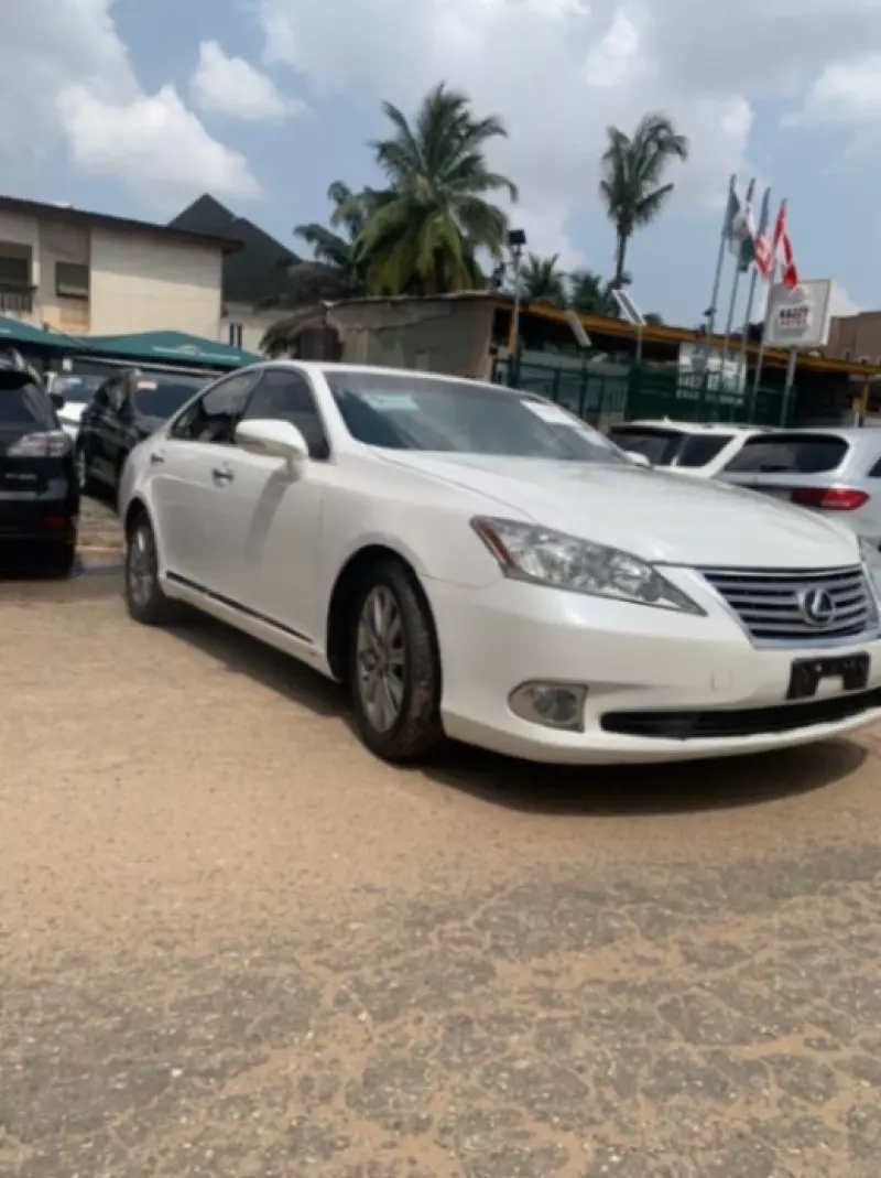 Lexus ES 350   - 2012