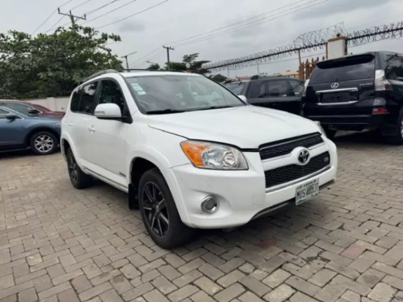 Toyota Rav4   - 2010
