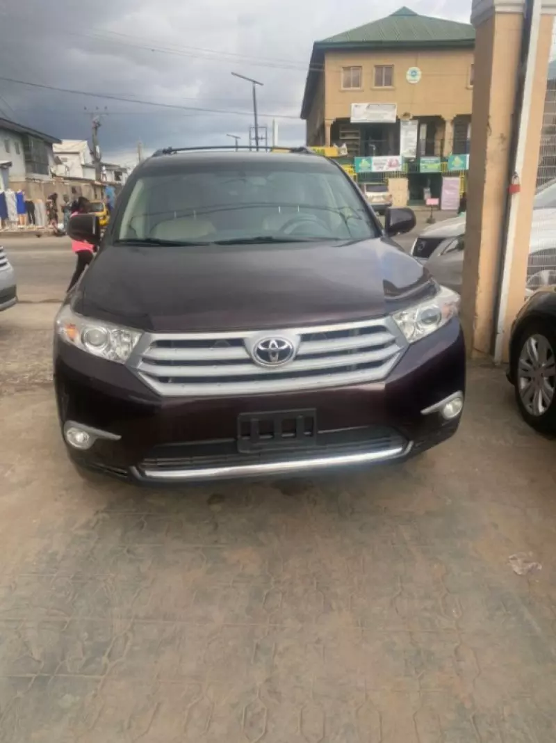 Toyota Highlander   - 2012