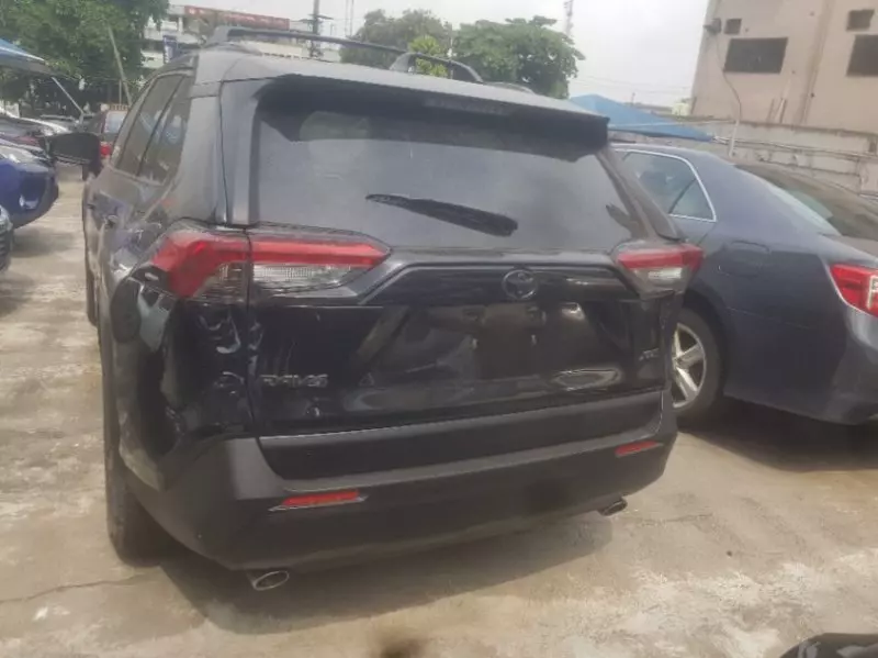 Toyota RAV 4   - 2019
