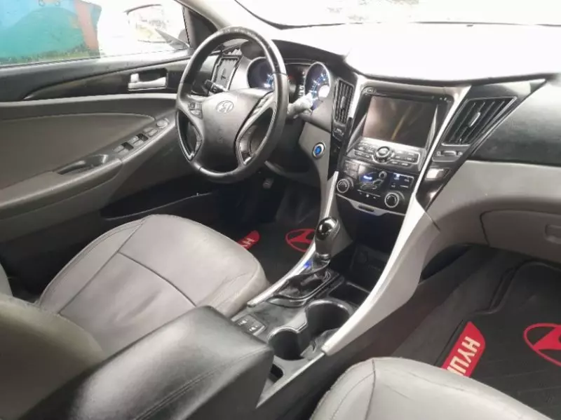 Hyundai Sonata   - 2012