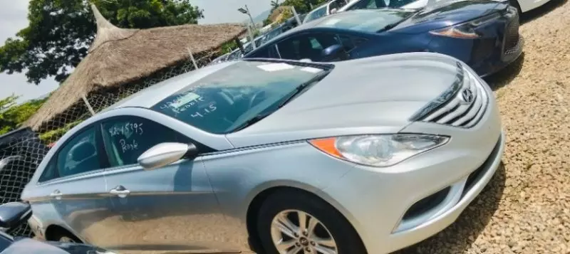 Hyundai Sonata   - 2012