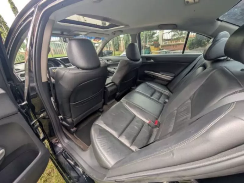 Honda Accord   - 2010