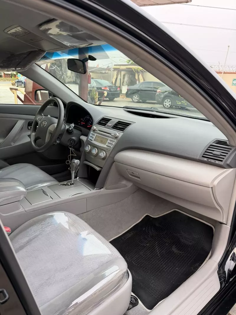 Toyota Camry   - 2011