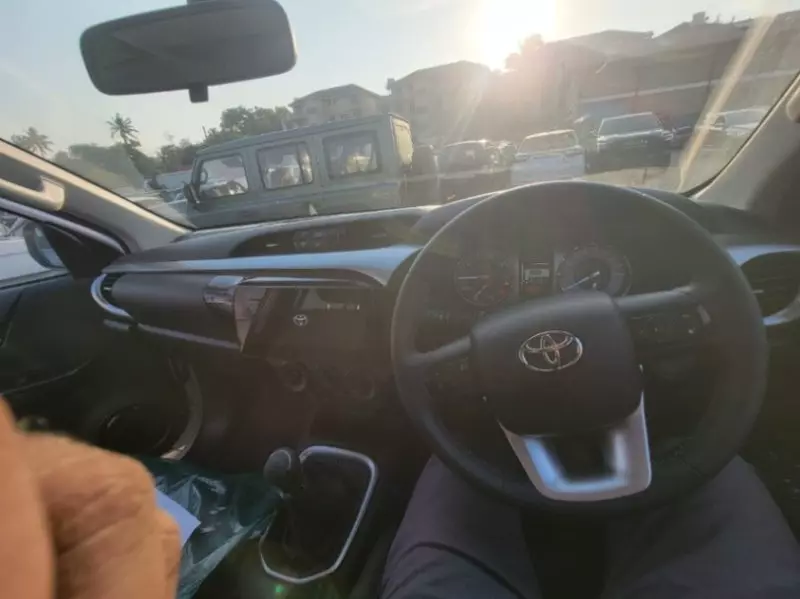 Toyota Hilux Revo    - 2025