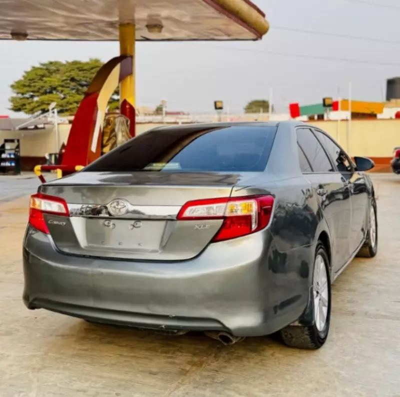 Toyota Camry   - 2012