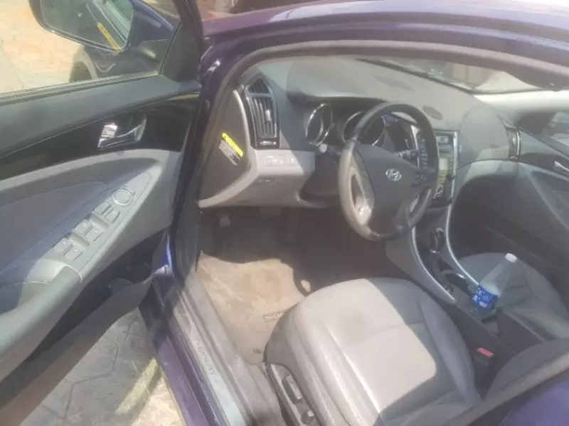 Hyundai Sonata   - 2012