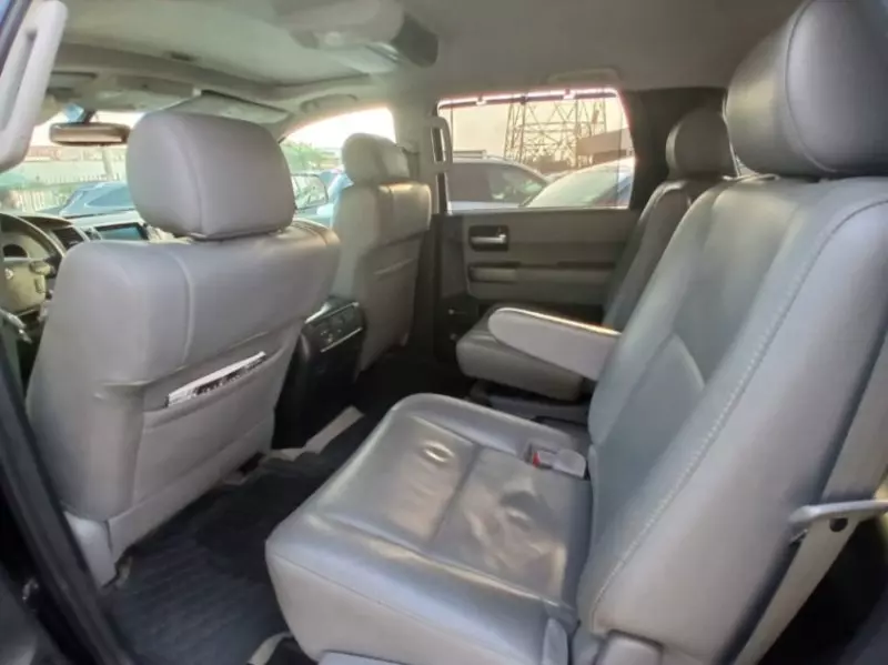TOYOTA Sequoia   - 2011