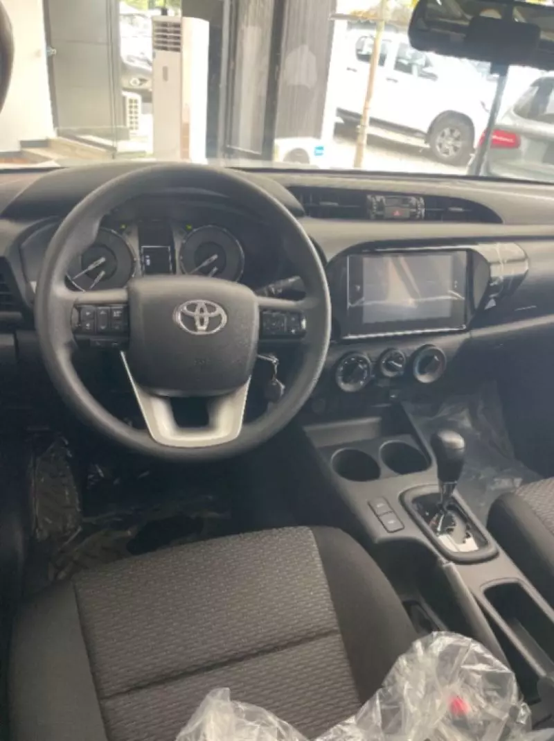 Toyota Hilux   - 2025