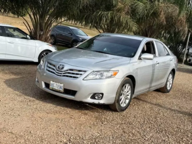 Toyota Camry   - 2011