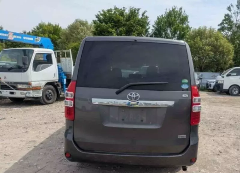 TOYOTA Noah - 2013