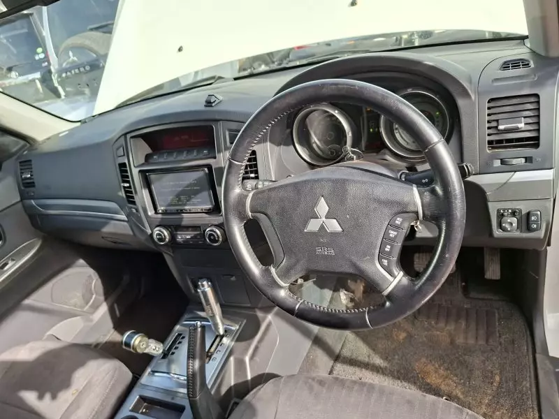 Mitsubishi Pajero   - 2015