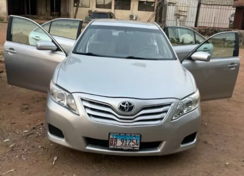 TOYOTA Camry   - 2010