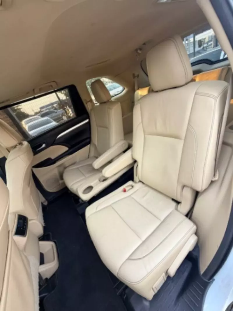 Toyota Highlander   - 2017