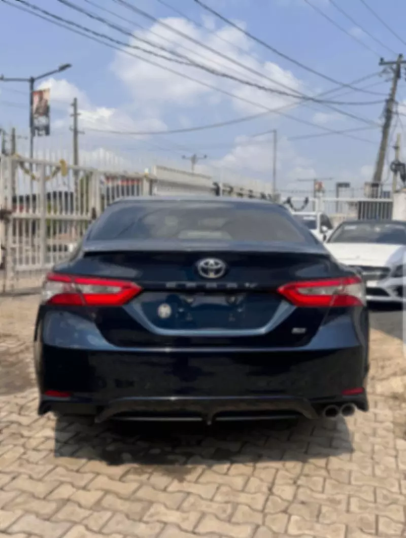 Toyota Camry   - 2018
