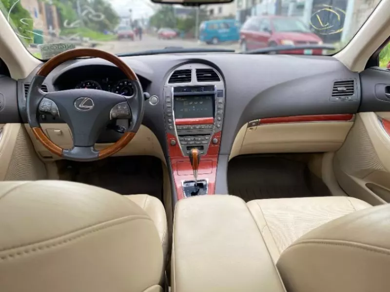 Lexus ES 350   - 2010